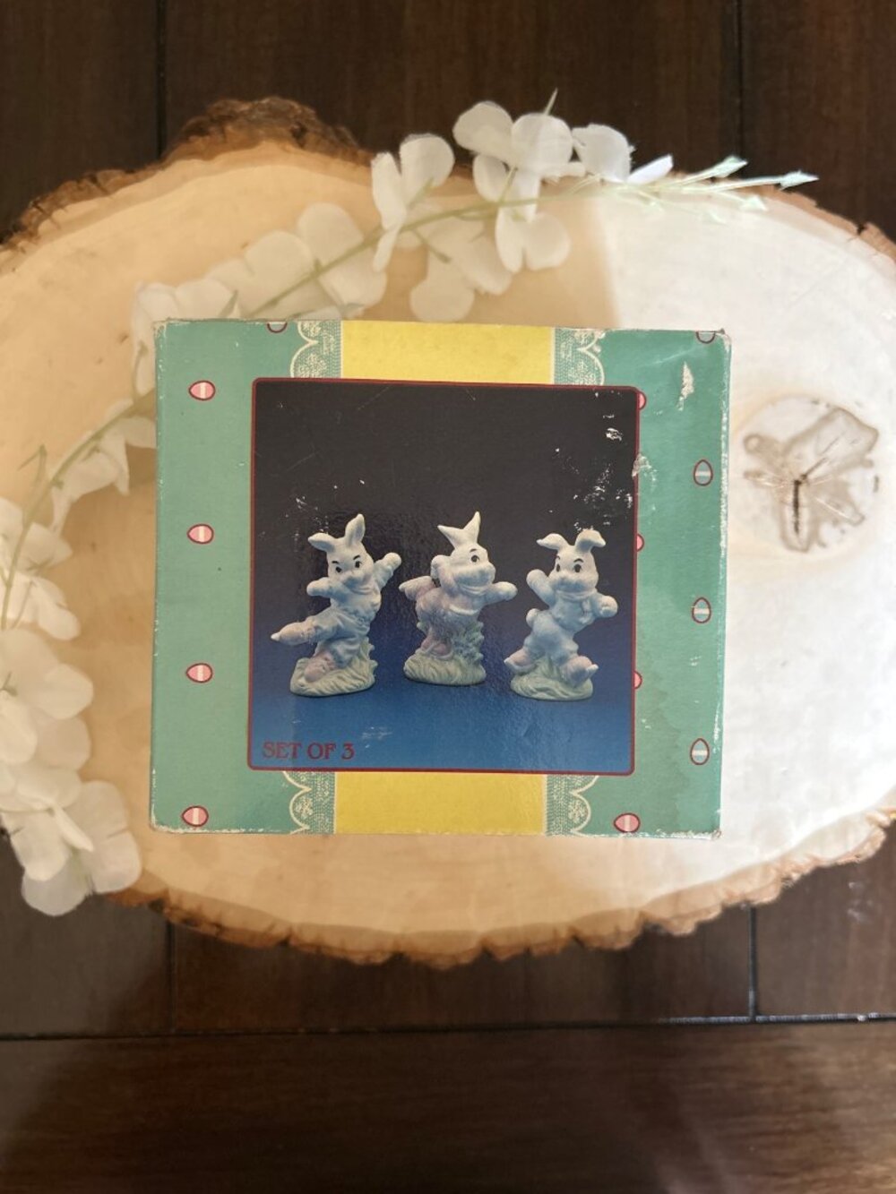 Artmark Porcelain Figurines Easter Bunny Set of three Pastel